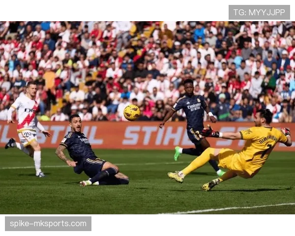 卡马文加技艺闪耀赛场，年轻天才状态回升助力球队提升战术实力