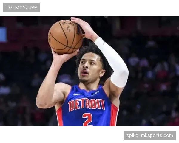 凯德·坎宁安利用挡拆制造投篮空间，助攻率提升显著拉开队内差距