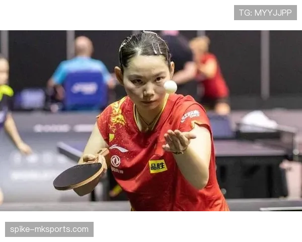 何卓佳穿运动衫拎名牌包坐地铁，路人我瞬间被这反差气晕